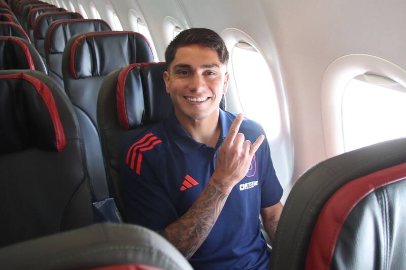 El charrúa jugará su primer partido con la U. Foto: @udechile.