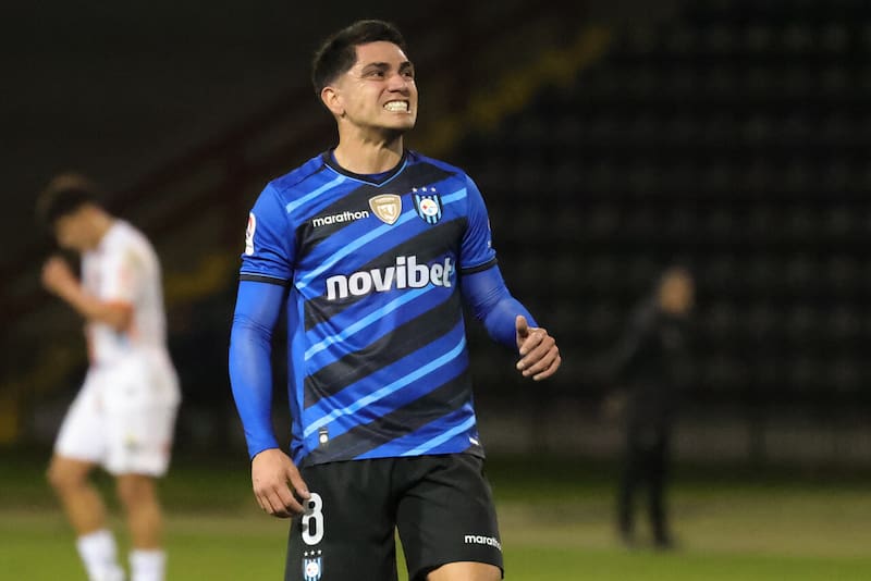 Aseguran que la U pagó 660 mil dólares para fichar al exvolante de Huachipato. Foto: Aton.