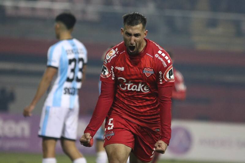 celebrando el gol ante Magallanes por Copa Chile. Foto: Aton.