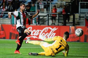 Goleador de Palestino explicó por qué “le dedicó” su penal al banco del rival: “Fueron poco agradables”