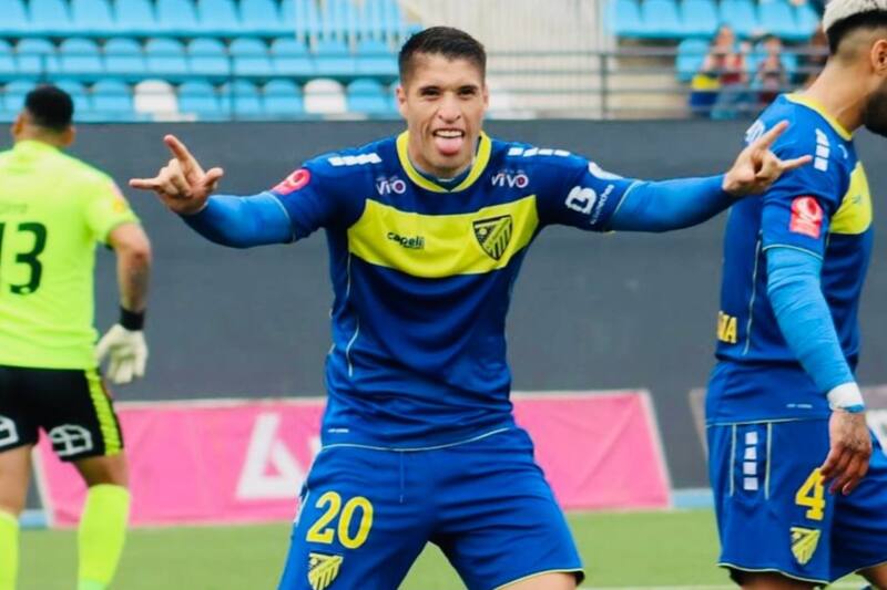 delantero de AC Barnechea en Primera B.