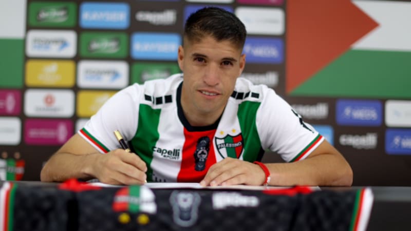 El delantero tiene en su currículum a Deportes Pintana (Segunda); Gasparín (Tercera A); Real San Joaquín (Tercera A); San Marcos de Arica (Primera B); Rodelindo Román (Tercera B); Deportes Recoleta (Segunda y Primera B); Santiago Morning (Primera B); Barnechea (Primera B); y próximamente Palestino (Primera División).