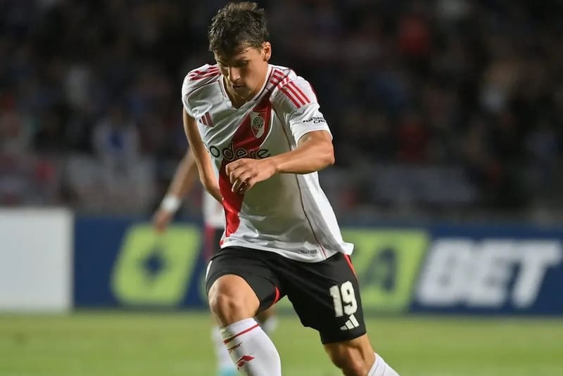 El chileno jugando por River Plate. Foto: Agencia Aton.