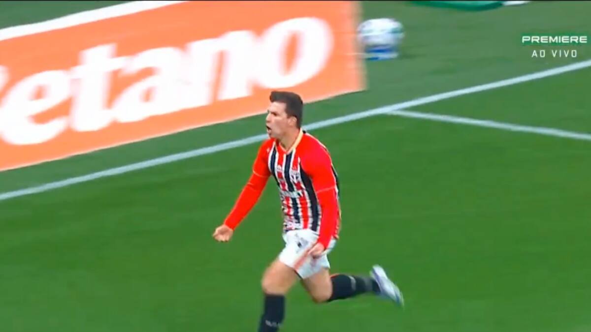 VIDEO | Recién bajado del avión: el golazo de Gonzalo Tapia para Sao Paulo en el Brasileirao