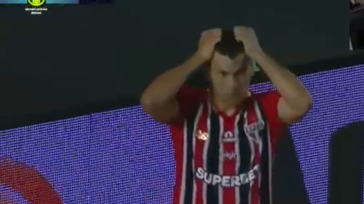 VIDEO | Con relato de La Cobra: el gol que por centímetros falló Gonzalo Tapia en Sao Paulo