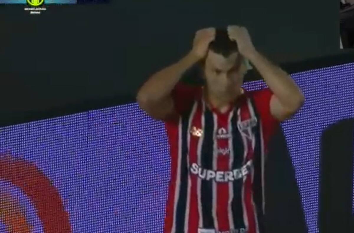 VIDEO | Con relato de La Cobra: el gol que por centímetros falló Gonzalo Tapia en Sao Paulo
