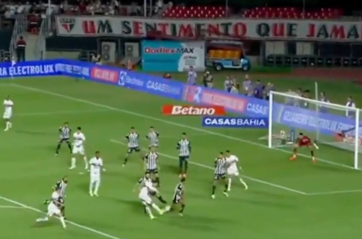 VIDEO | Gonzalo Tapia se luce en Brasil y anota este gol frente al Santos de Neymar