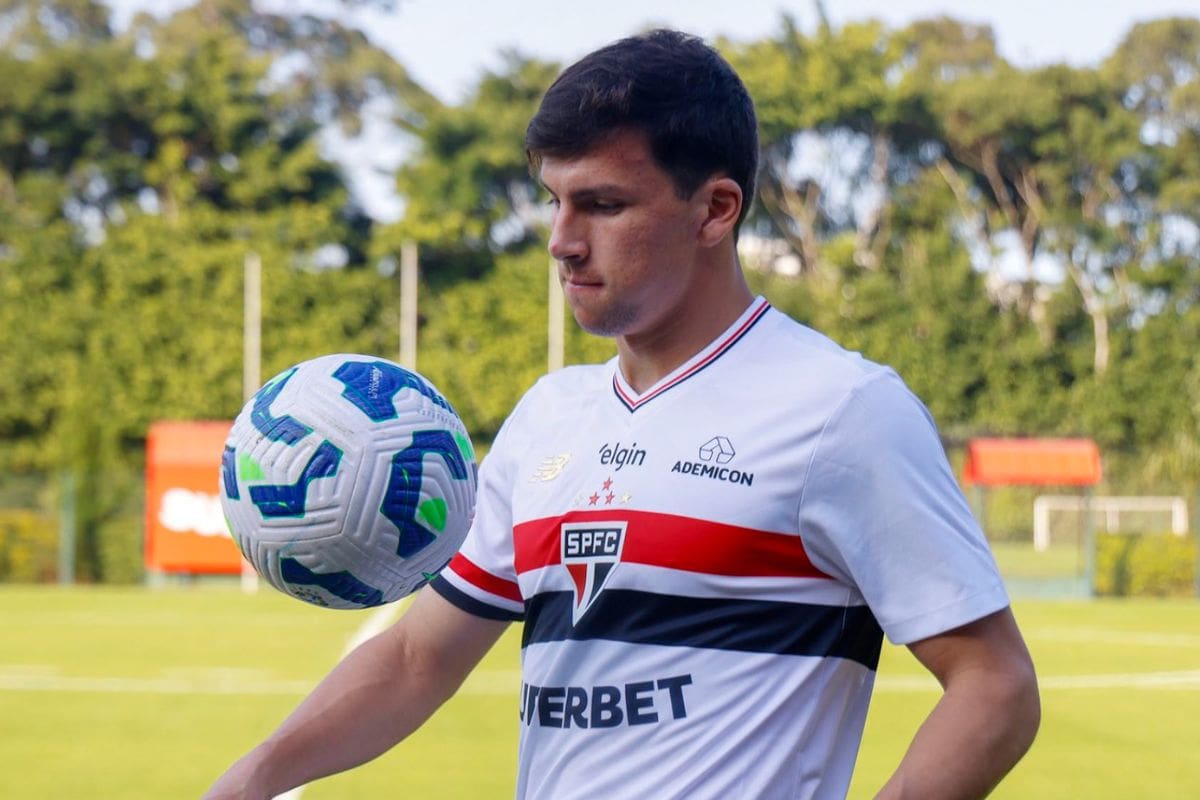 El chileno cuando fue presentado en Sao Paulo.