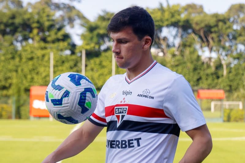 El chileno cuando fue presentado en Sao Paulo.