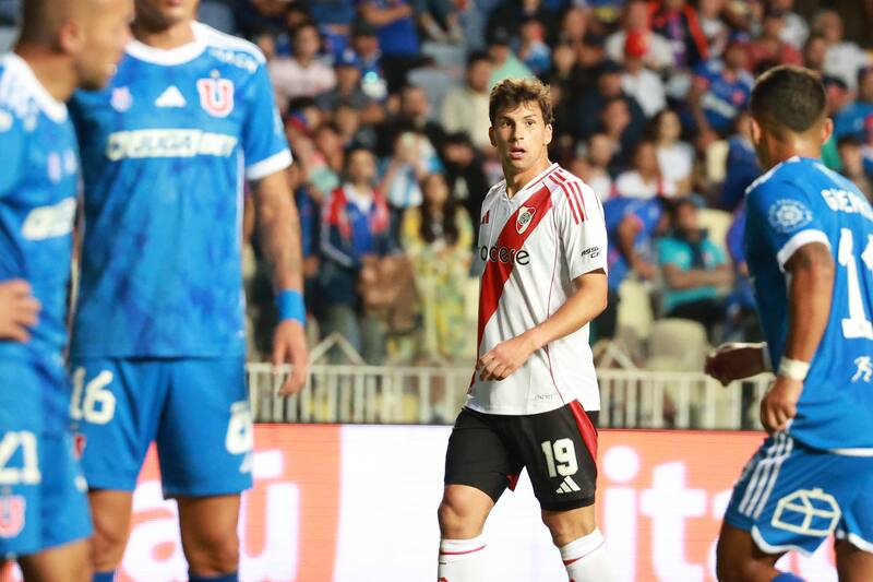 debutó con asistencia en River Plate.