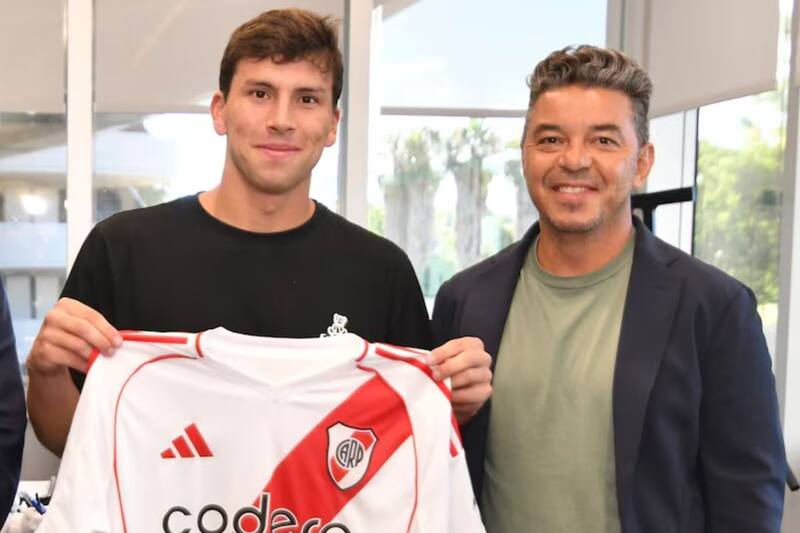 Es presentado en River Plate