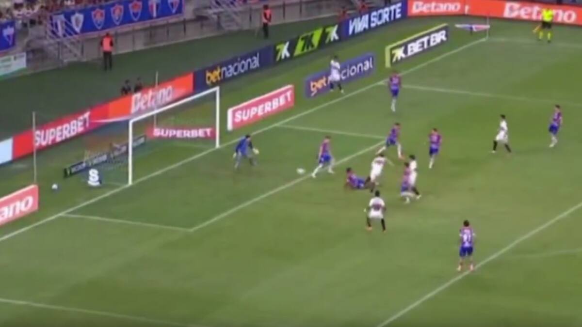 VIDEO | Gonzalo Tapia se luce en Sao Paulo y anota este golazo contra Fortaleza