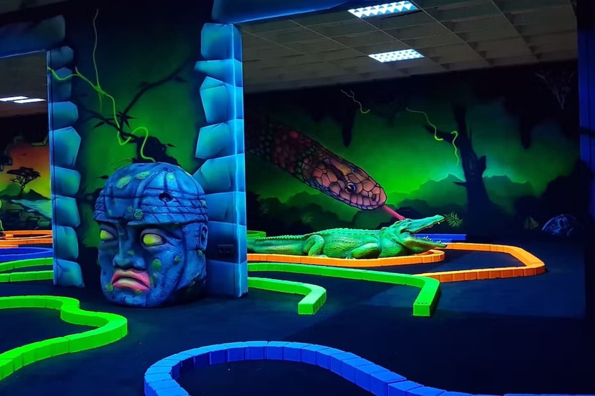 Este minigolf se encuentra en el centro de Santiago.
Foto: goolfychile.cl