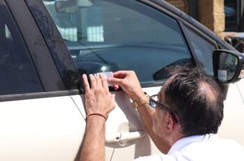Vehículos que están EXENTOS de la ley de grabado de patentes en vidrios y espejos