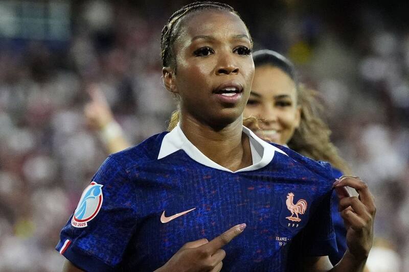 Casi dos millones de dólares para pasar del PSG al Chelsea.