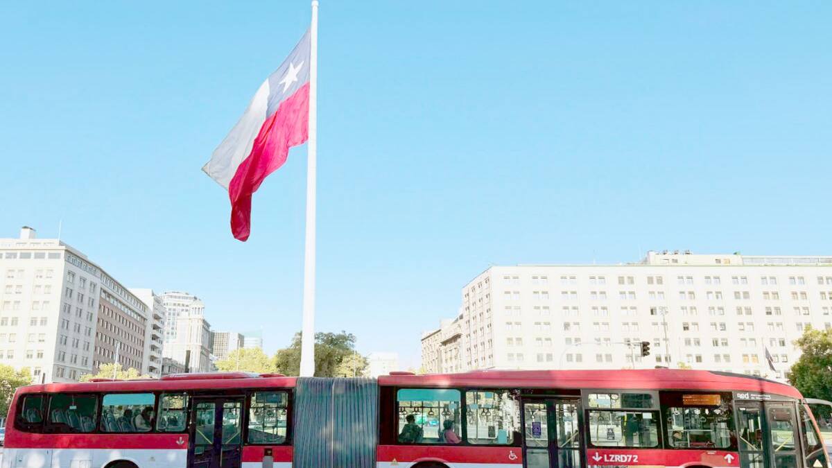 481 nuevos buses para Santiago tras millonaria inversión de empresa colombiana