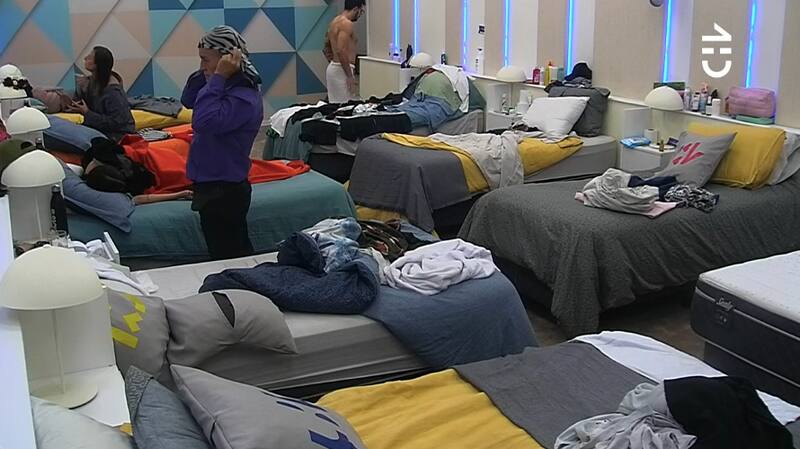 Trinidad Cerda, Francisco Arenas y Jorge Aldoney preparándose para la cena de nominados. Foto: CHV.