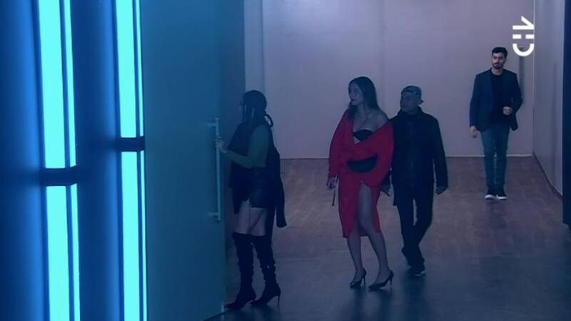 Los participantes ingresando a la cena. Foto: CHV.