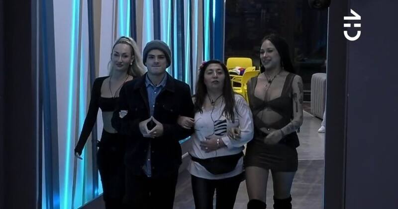 Los looks de Jennifer Galvarini, Francisca Maira, Benjamín Lagos y Estefanía Galeota. Foto: CHV.