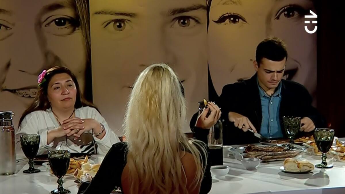 Jennifer Galvarini, Francisca Maira, Benjamín Lagos y Estefanía Galeota en la cena de nominación. Foto: CHV.