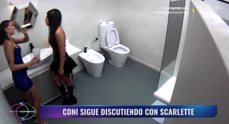 Continúa la discusión de Constanza Capelli y Scarlette Gálvez. Foto: CHV.