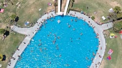 Este recinto alberga una granja de animales y piscinas ideales para capear el calor del verano junto a toda la familia