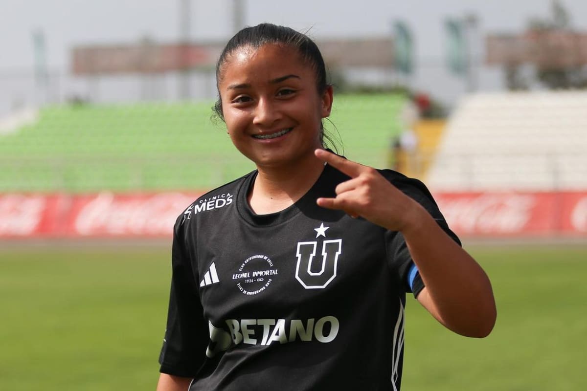 La felicidad de Grettel Suazo tras su debut con la camiseta de Universidad de Chile. Foto: Prensa Universidad de Chile.