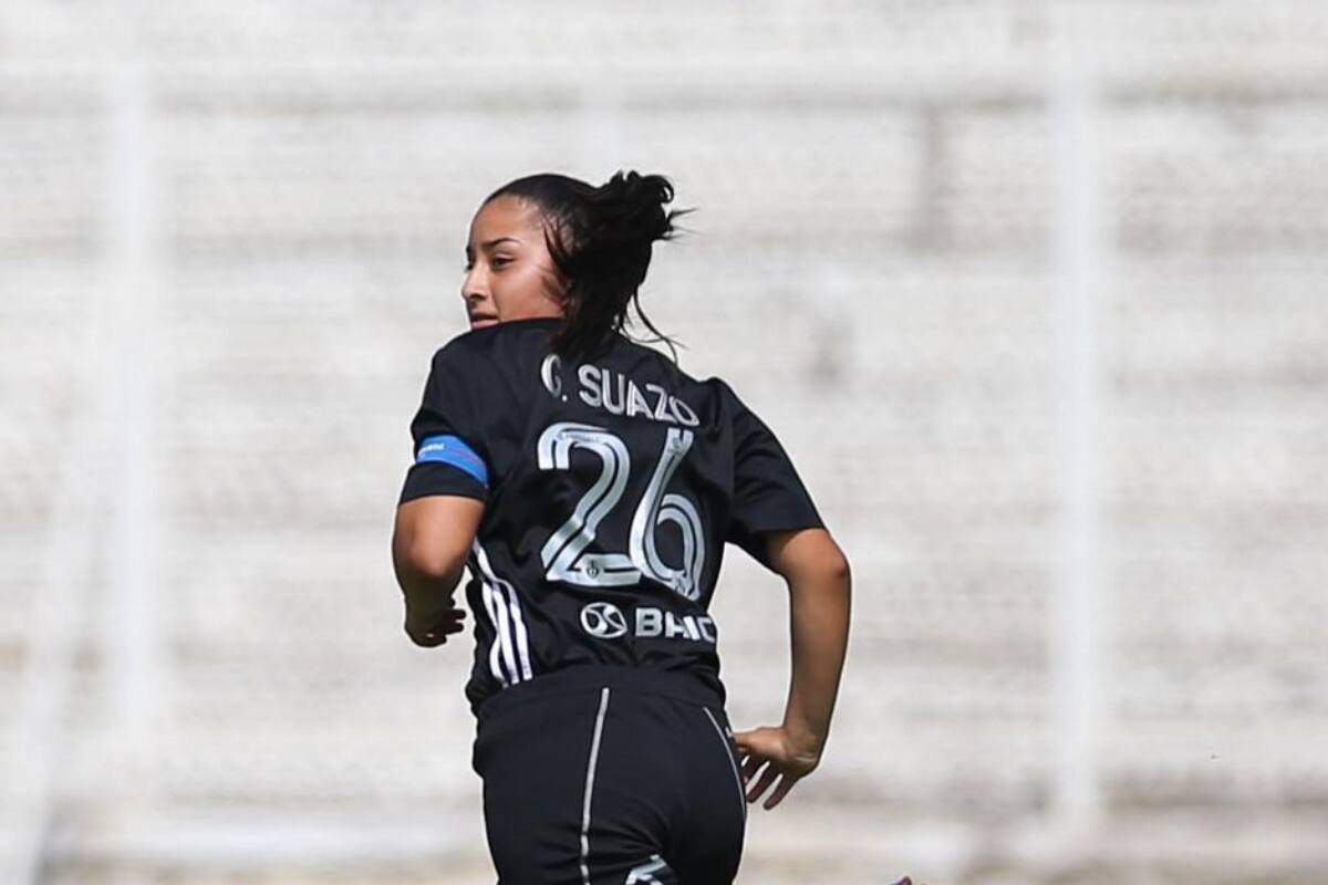 Momento histórico para Grettel Suazo, que lució la mítica 26 en la espalda. Fotos: Prensa Universidad de Chile.