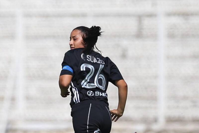 Momento histórico para Grettel Suazo, que lució la mítica 26 en la espalda. Fotos: Prensa Universidad de Chile.