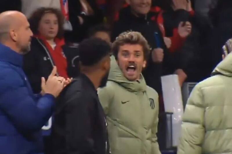insultando a Alexis Sánchez en Champions League.