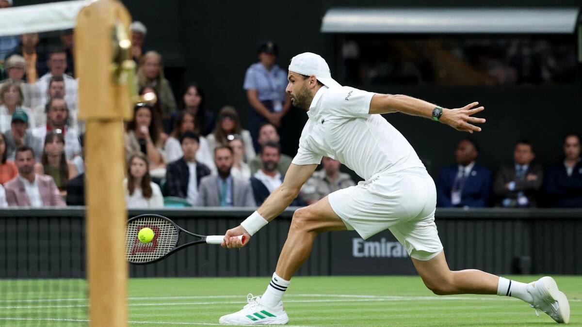 Increíble: le iba ganando al número 1 del mundo en Wimbledon y una lesión lo obligó a abandonar