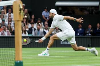 Increíble: le iba ganando al número 1 del mundo en Wimbledon y una lesión lo obligó a abandonar