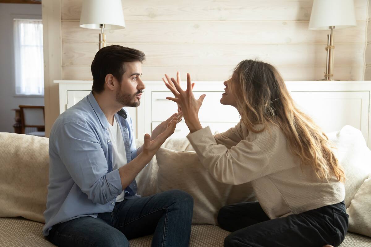 al discutir con una persona puede estar reflejando algún problema psicológico o emocional.