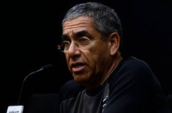 Buscan soluciones en Colo Colo: El directorio apura la salida de Gualberto Jara