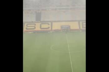 VIDEO | “¡Diluvio Monumental!”: Hinchas de La Roja Sub 17 y Colombia debieron refugiarse de la intensa lluvia en Guayaquil
