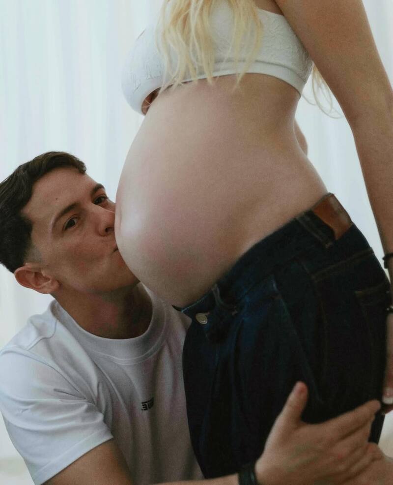 La pareja anunció su embarazo por redes sociales.