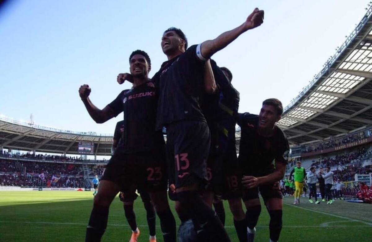 . El defensor chileno del Torino.