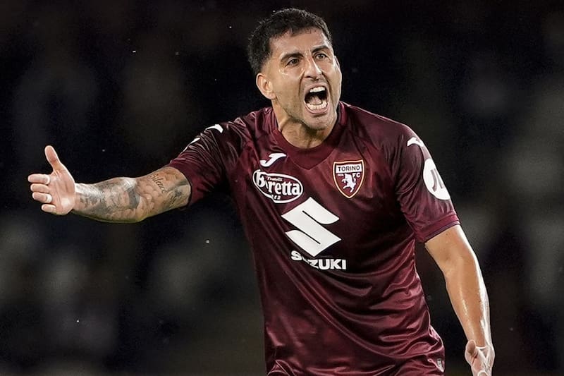 se afianza en el Torino de Italia.