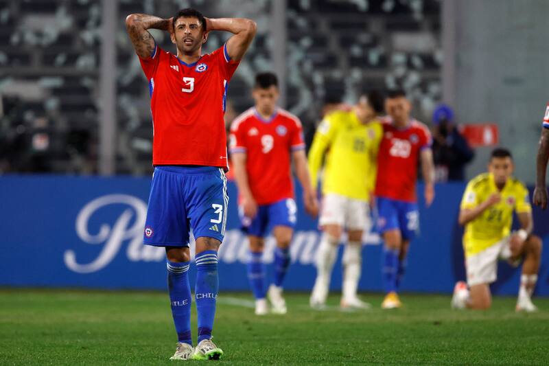 se retiró con molestias del entrenamiento con La Roja.