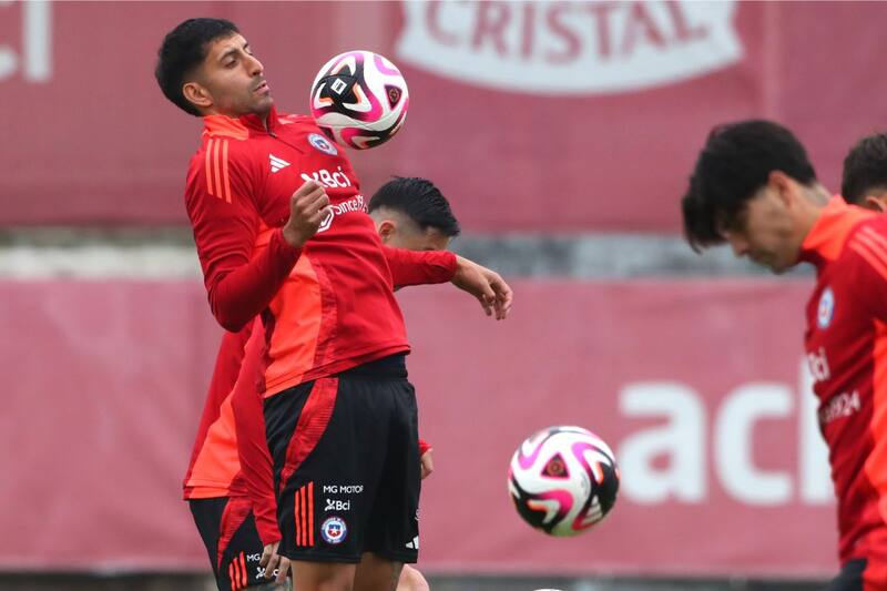 durante un entrenamiento con la Selección Chilena. Foto: Agencia Aton.