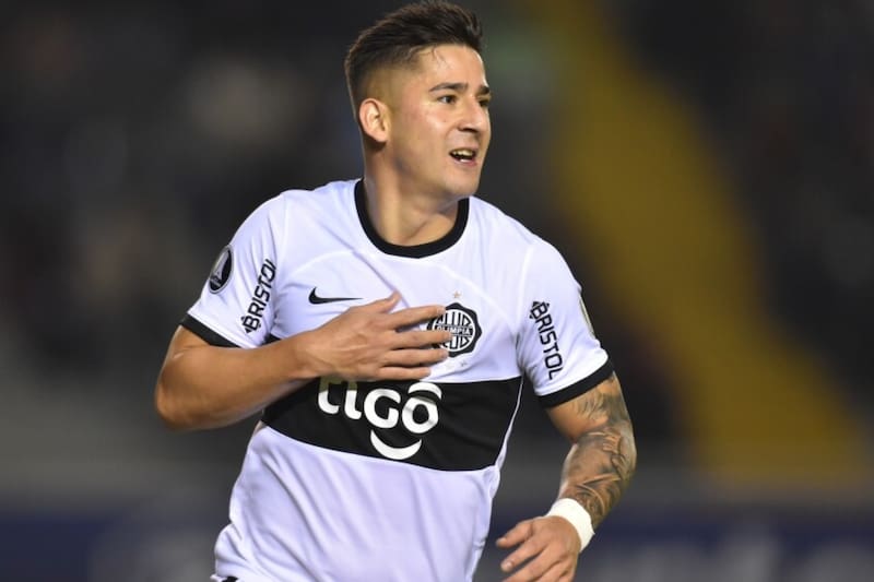 aparece en la órbita de Colo Colo.