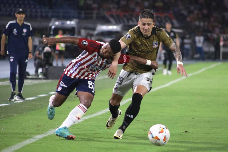Guillermo Paiva enfrentando a Junior de Barranquilla.