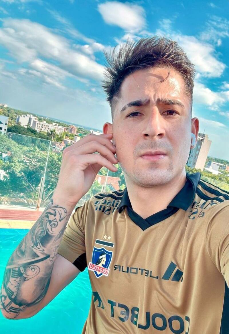 Guillermo Paiva entrenando con la camiseta de Colo Colo en sus vacaciones