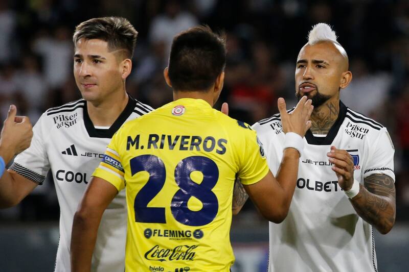 elogia a Arturo Vidal. Foto: Aton.