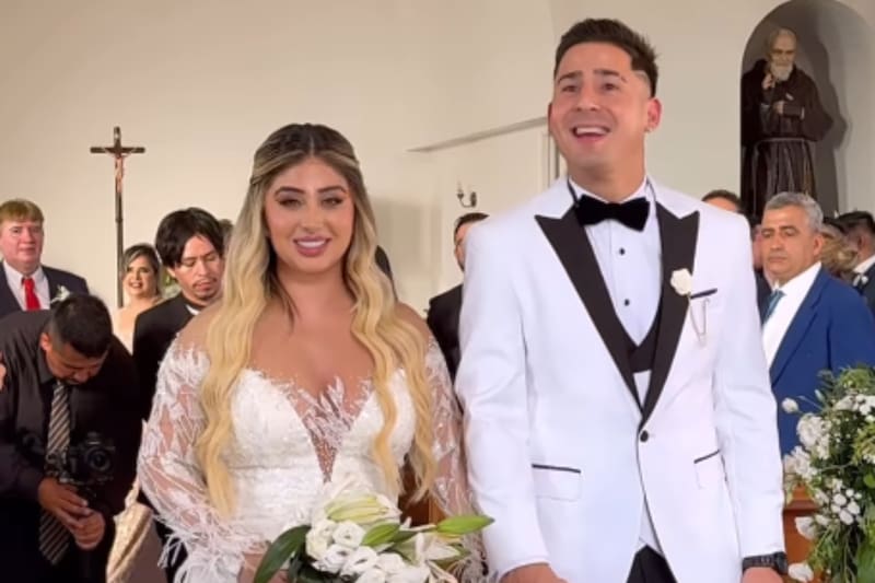 se casó con Yessenia Riveros en Paraguay.