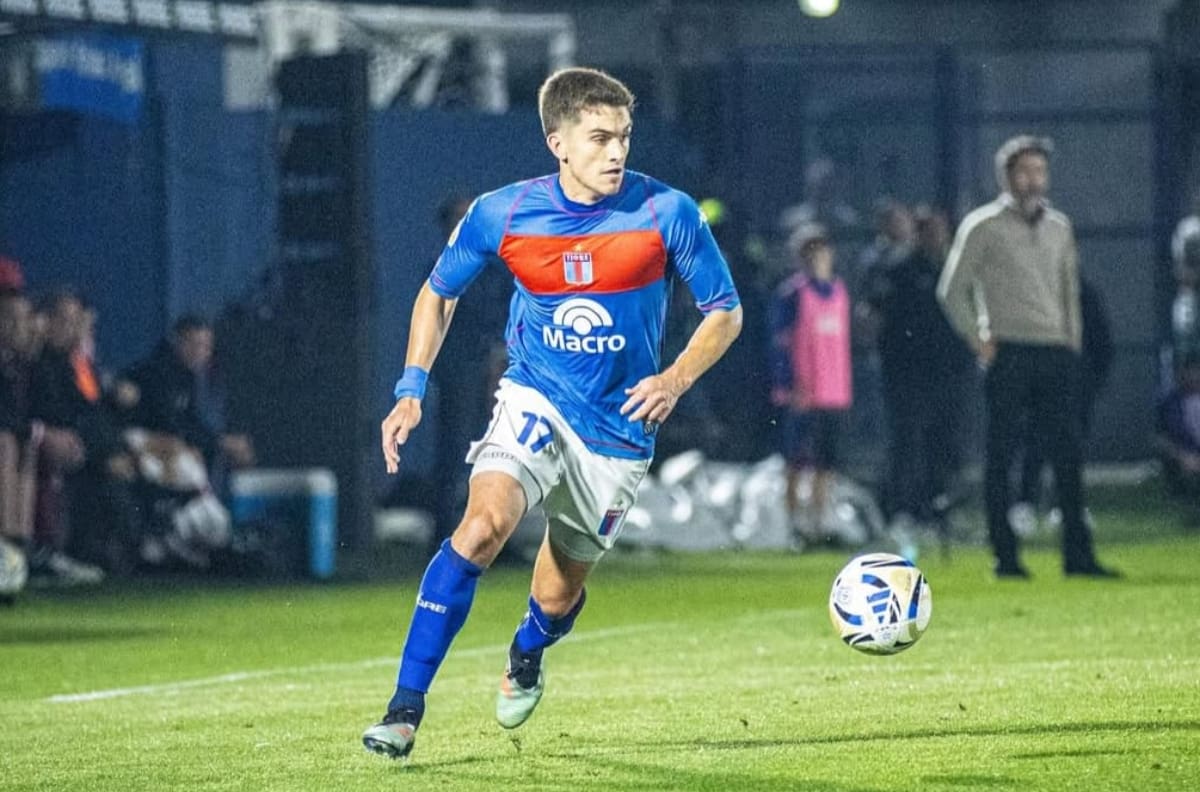 Es chileno, no funcionó en la UC y ahora dio el gran golpe en el fútbol argentino