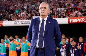 Sin su capitán: Paraguay publicó la nómina para enfrentar a La Roja en Eliminatorias