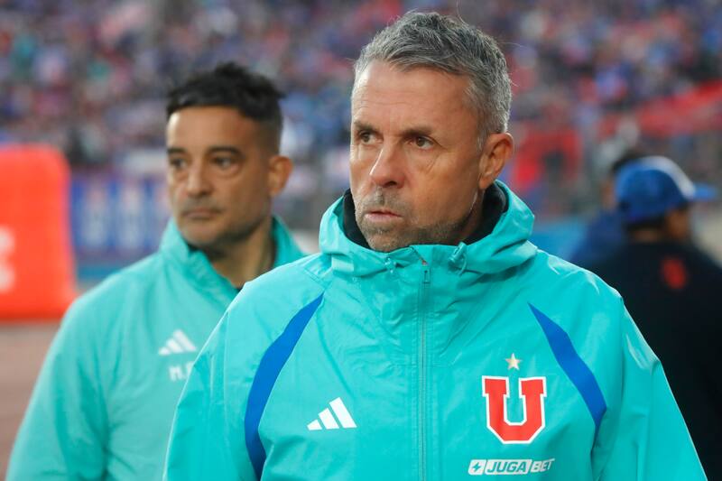 molesto con la derrota de la U.