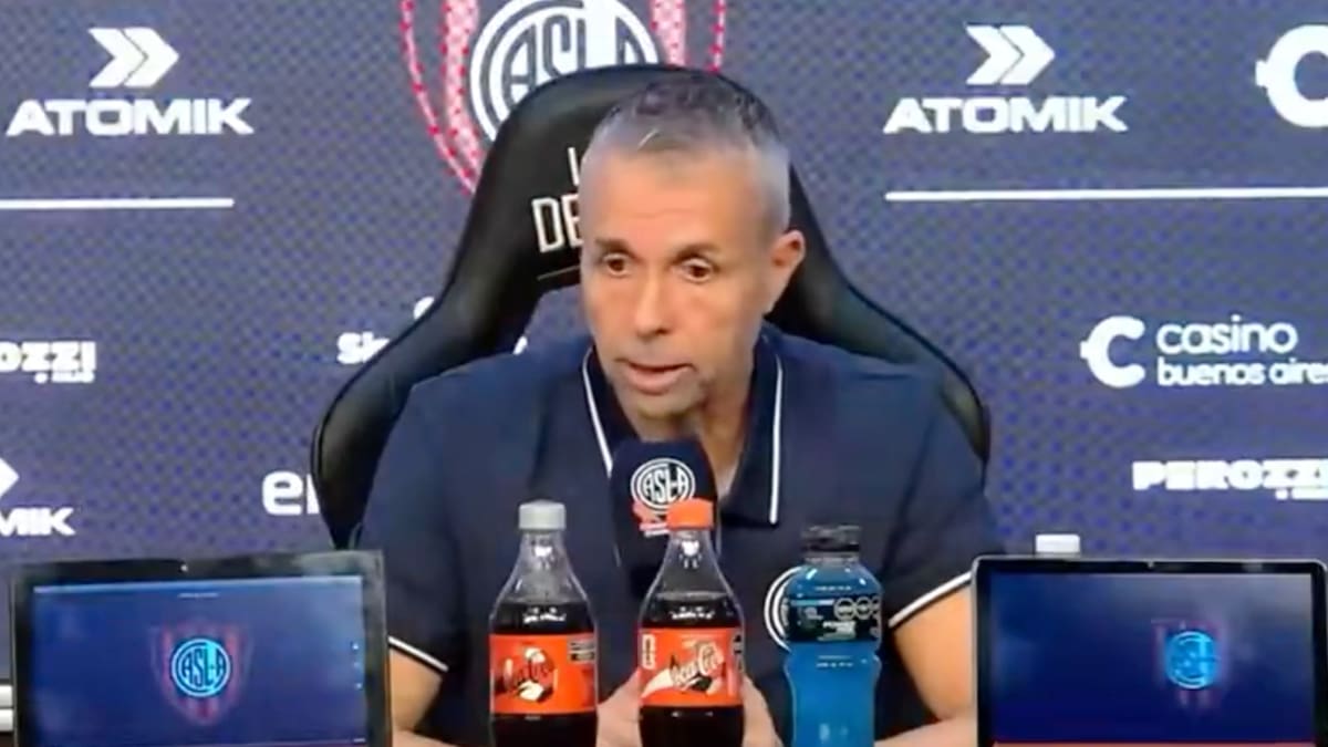 VIDEO | No olvida su paso por el fútbol chileno: la confusión de Gustavo Álvarez en San Lorenzo