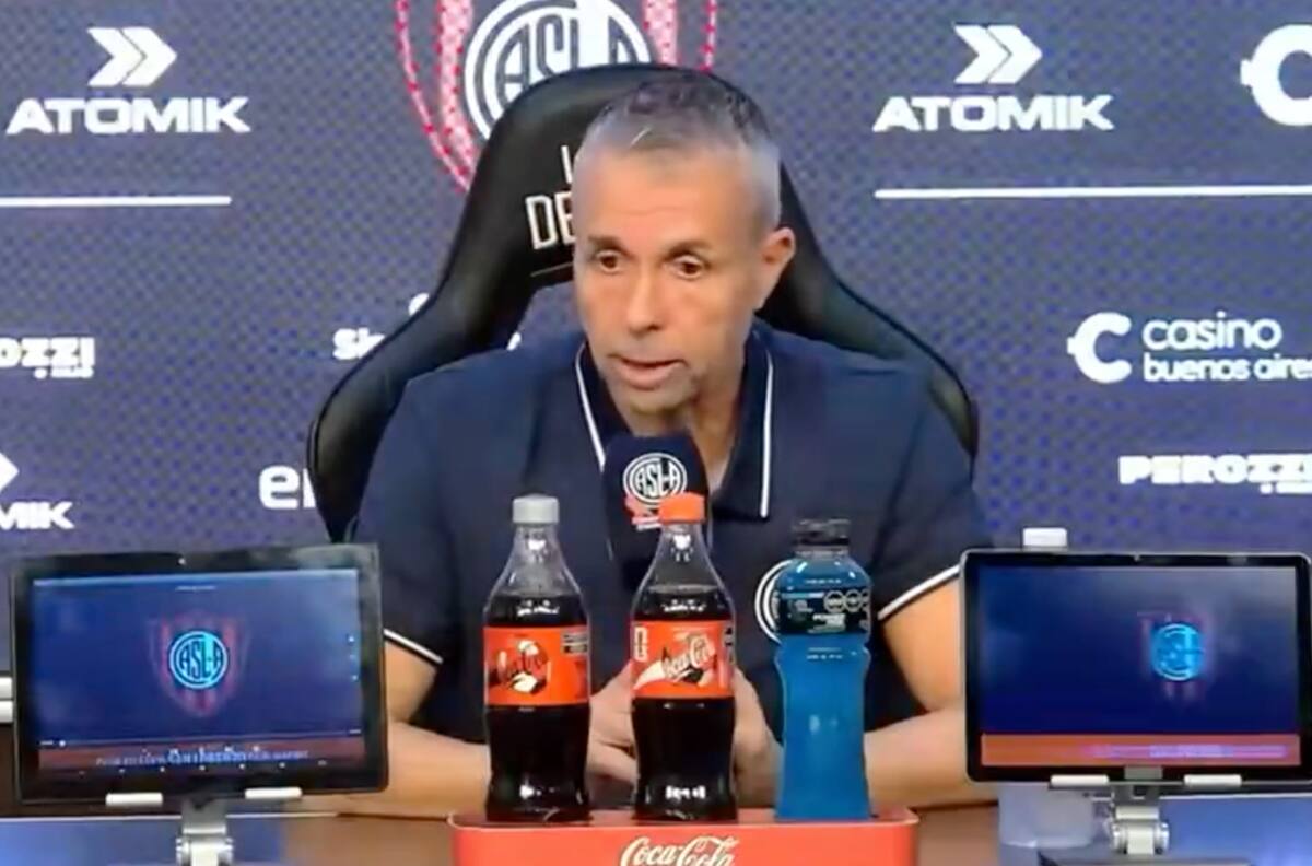VIDEO | No olvida su paso por el fútbol chileno: la confusión de Gustavo Álvarez en San Lorenzo